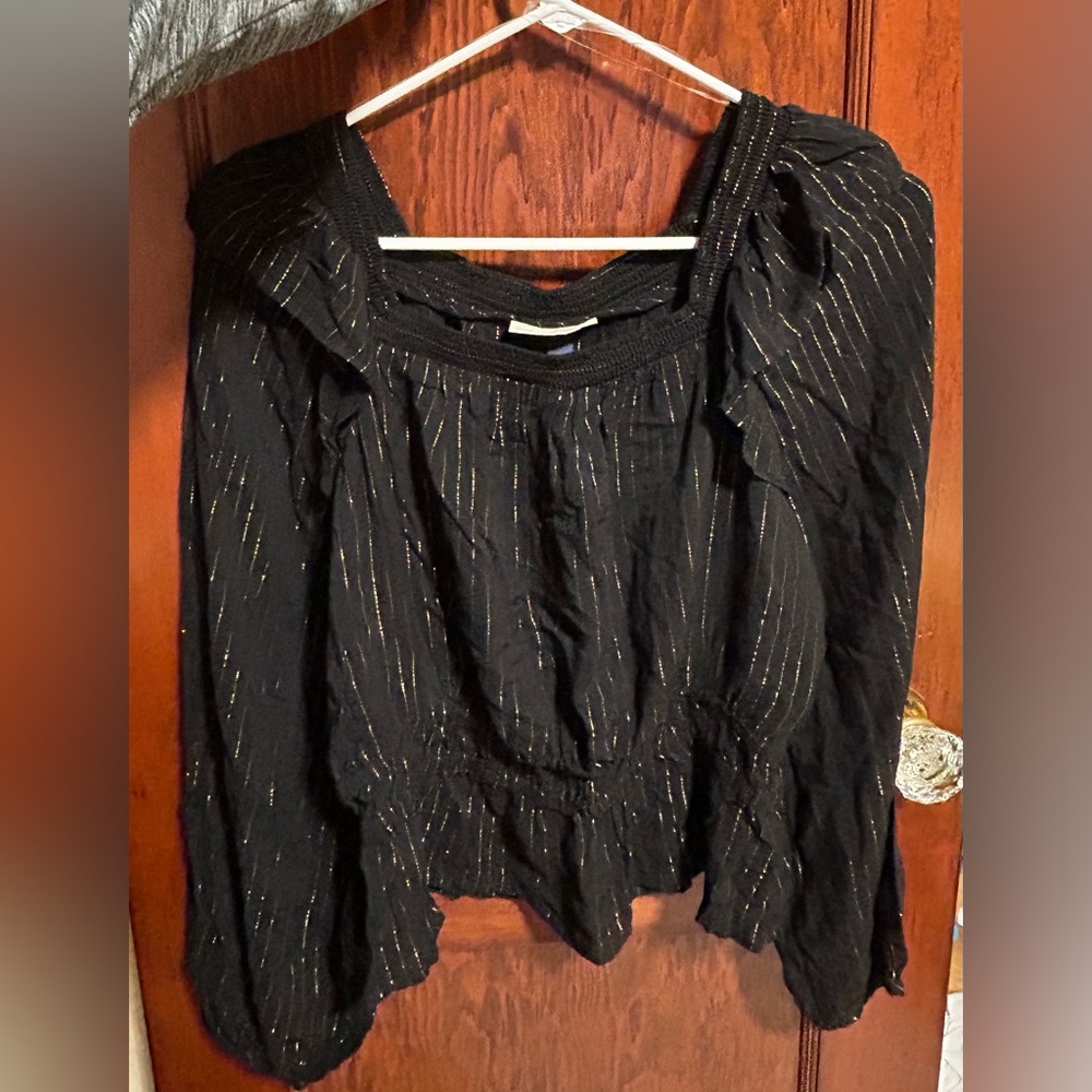 NWT - Flouncy long sleeve shirt, thin gold strips